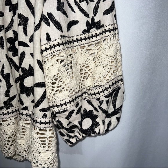 NWT Christian Siriano Embroidered SquareNeck Top Black and White - Picture 7 of 10